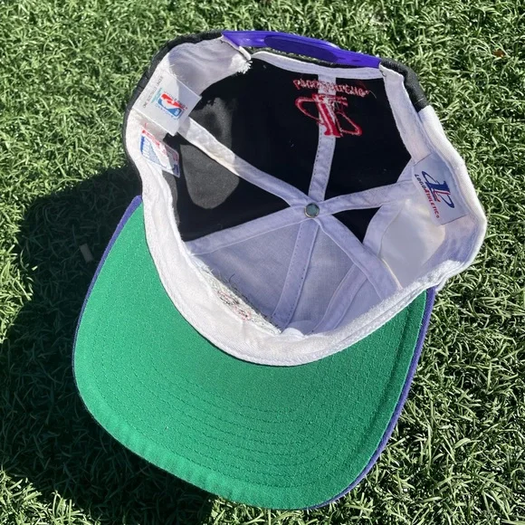 Vintage Toronto Raptors Snapback - Picture 5 of 5